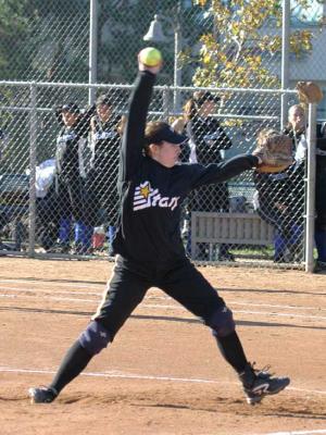 Kaitlyn Gentert pitching