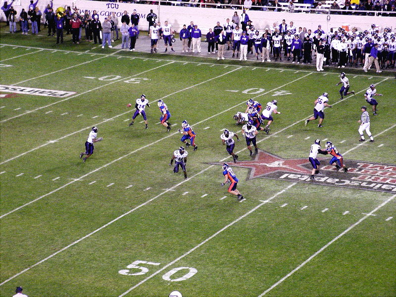 Kummer throws short pass for long yardage