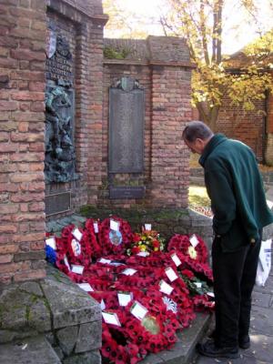 Sandwich memorial wreaths