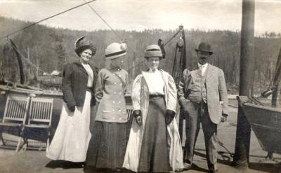 Ethel (2nd from left), 1912 (627)
