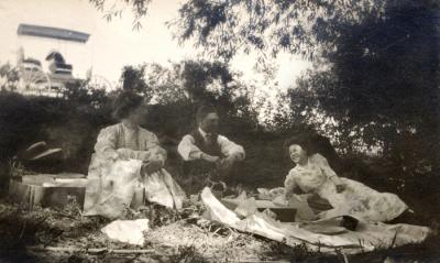 Ethel (on right) with friends, 1912 (616)