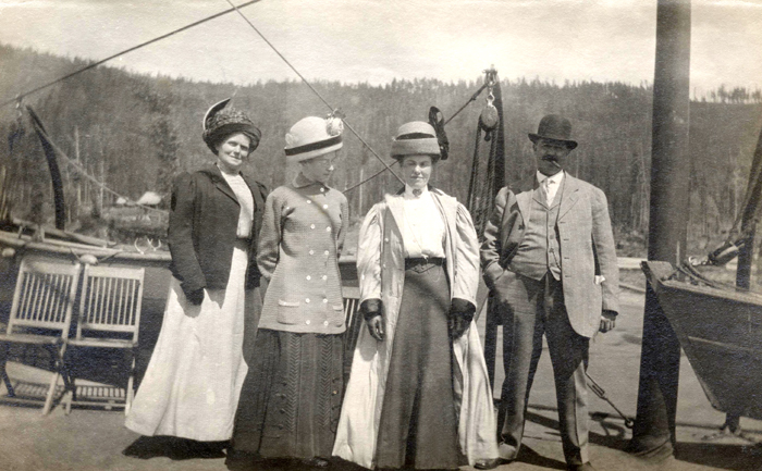 Ethel (2nd from left), 1912 (627)