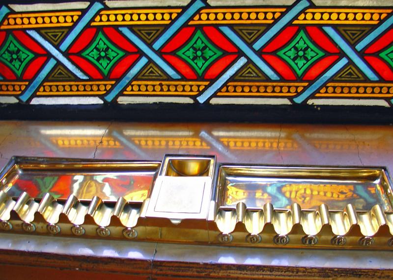 Cigar holders for members called in for a vote