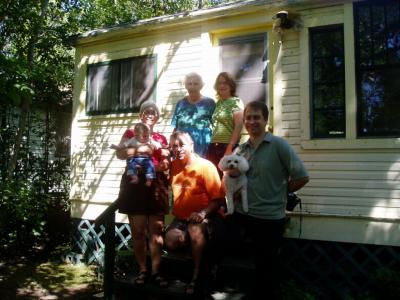 u36/dripool/medium/32263431.DaveSueandMadelynleaving2004.jpg