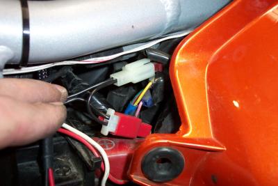 The alarm connectors plug into the starter connector in series