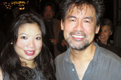 u36/fsl/medium/24630607.DaughterandplaywrightDavidHenryHwang.jpg