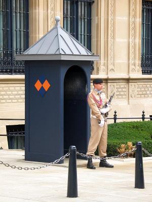 GRAND DUCAL PALACE - GUARD