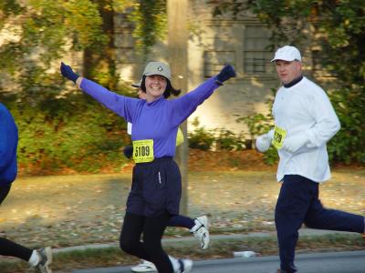 Susie Running the 2002 Atlanta Thanksgiving Day 1/2 Marathon