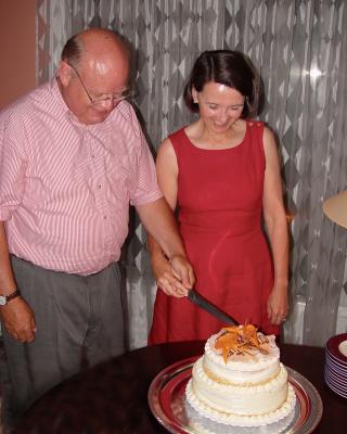 John and Susie Cutting their Cake