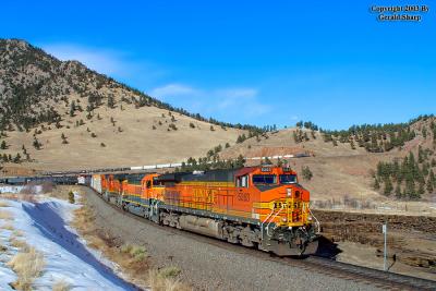 bnsf5263east_at_blue_mtn_xing.jpg