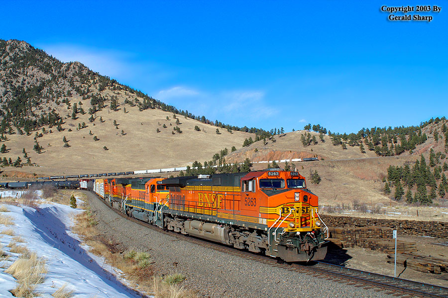 bnsf5263east_at_blue_mtn_xing.jpg