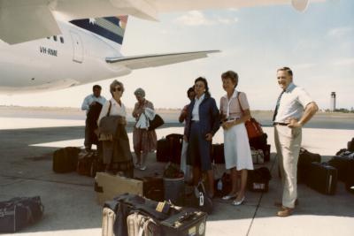 Boeing and Ansett staff about to board VH-RME at Honolulu, June 14 1983