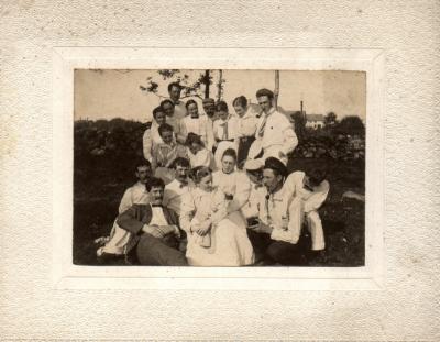 Family 1893.jpg