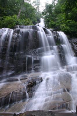 mainfalls_vertical_right.jpg