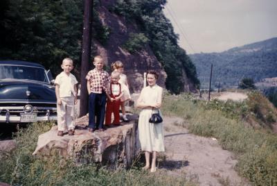 Howard, Jimmy, Dallas, Jo, Louise