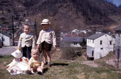Jo, Howard, Jimmy, Terry at Nanny's