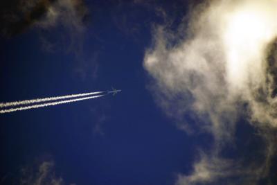118_1841 Jet in the sky.jpg