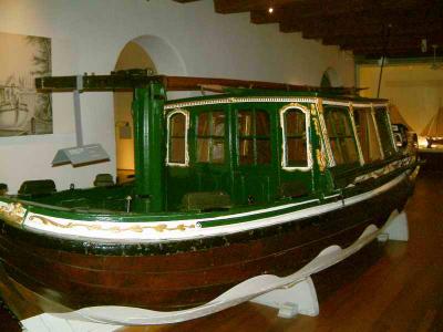 Boat called a Tent ship. It used to sail on the Zaan, where Martha lives. It transported peolpe to the church