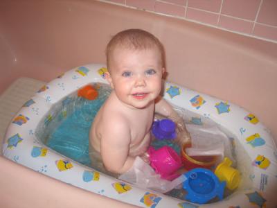 ellie_inthebathtub_oct1.jpg