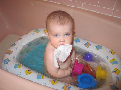 ellie_inthebathtub2_oct1.jpg
