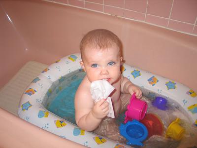ellie_inthebathtub4_oct1.jpg
