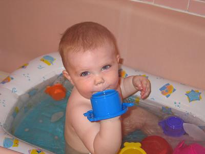ellie_inthebathtub6_oct1.jpg