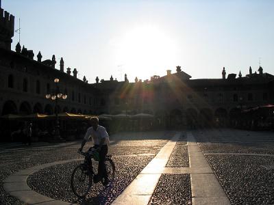 Piazza silhouettes