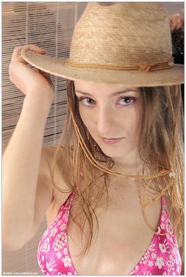 n_hat01_web.jpg