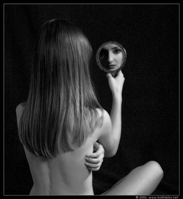 n_mirror_02_bw_crop_web.jpg