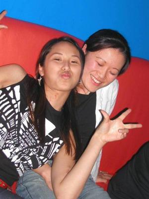 u36/mayojane/medium/23536495.20031106VickyBirthdayPB050102.jpg