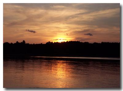 u36/merlenmeyer/medium/32287816.DCP_0589SunsetOverFallsLake.jpg