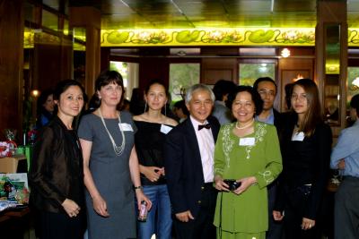 u36/mic_hong/medium/23454794.TheVoVanFamilyThanhHuongHongVuongThiXuanBuiVanLong.jpg