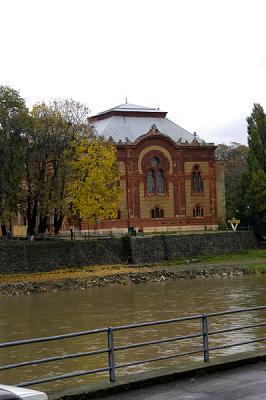 philharmonic hall across the river