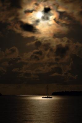 DSC_9599FullMoonSailFxSh2_Sm.jpg