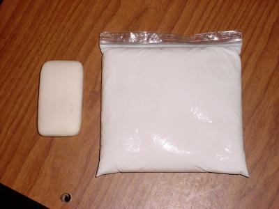 this is a giant soap end weighing 2 oz and a bag of three giant 
soap ends weighing 1 oz each. the giant soap ends are put in the 
bag with water and diluted for approximately five days. during the 
five days work the bag of giant soap with your fingers to break 
up the chunks and create a liquid paste to put in the giant soap mold. 
