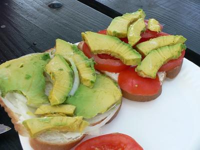 P1010332 tomato Maui onion  foraged avacado sandwich.JPG