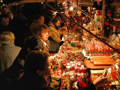 Knick-knack shopping at Vorosmarty christmas fair