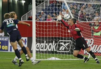 GV3B0283twellmangoal.jpg