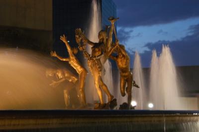 030916-Mty-25-statues de nuit.JPG