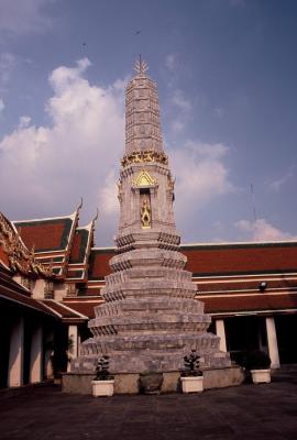 Tower Wat Pho, courtyard