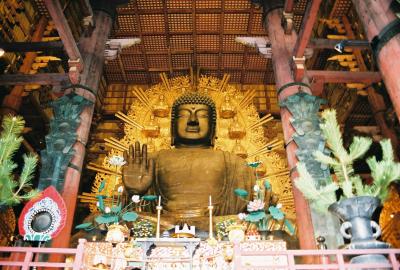 The huge Cosmic Buddha, (16m high, 145tons bronze, 130kg gold!)