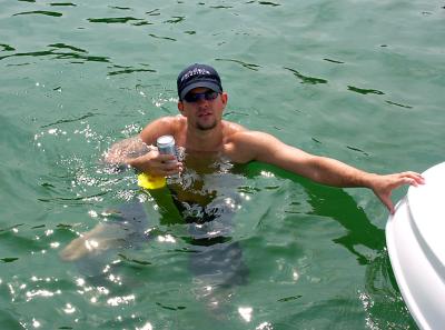 u36/shogo71/medium/32292058.WaltSwimming.jpg