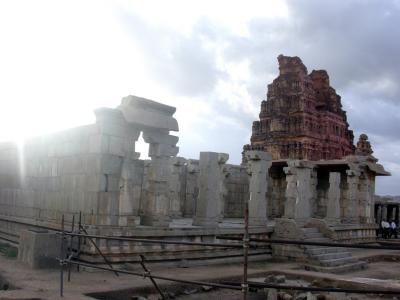 Hampi ruins.jpg