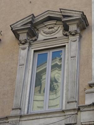 Reflections on: Roman Windows, too...by Shwen