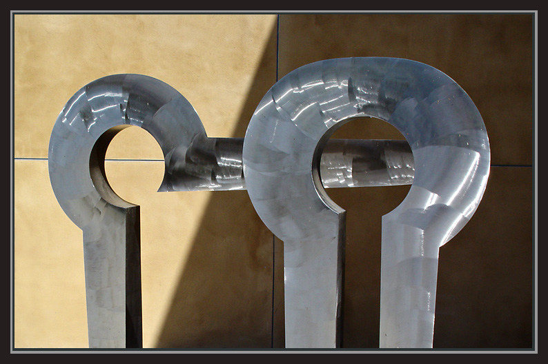 <font size=2>aluminum and shadow<br>by Michael Puff</font>