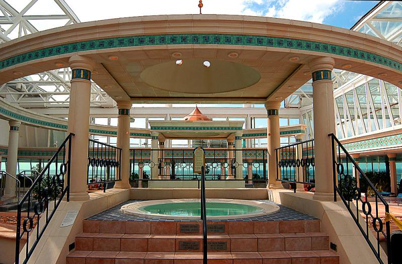 Hot tub on the Golden Princess cruise ship