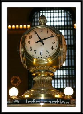 The clock in the center of the concourse at the Information plaza in Grand Central Terminal, New York. Each of the four faces is made of opal and the clocks estimated value is upwards of $30 million.
