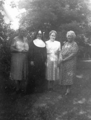 1392 - Edmere Quinlan Sister Marie Estere McHale Mary Quin.jpg
