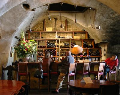 Yoezer Wine Bar