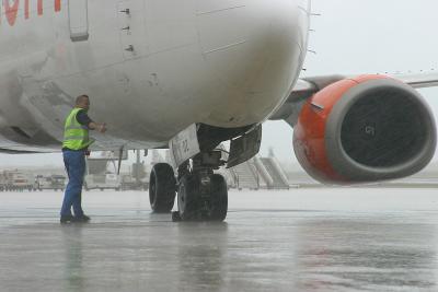 ezy_733_rain4.jpg